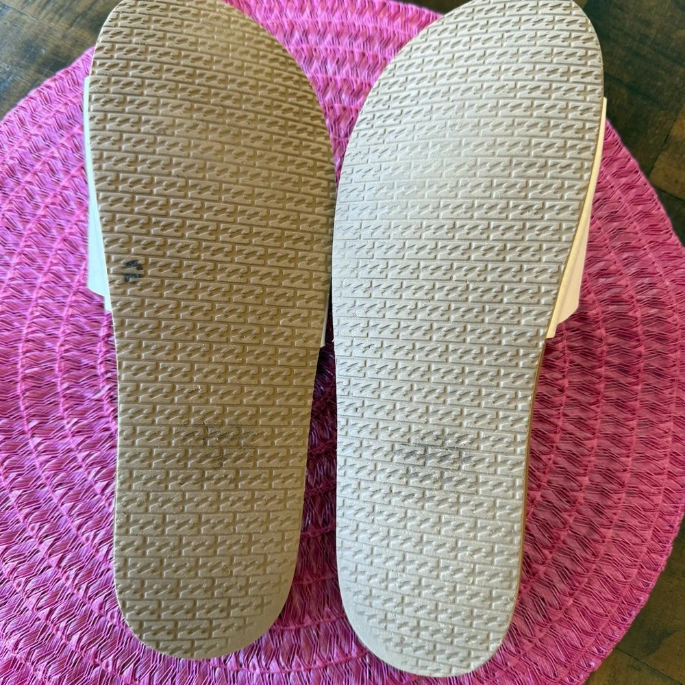Billabong Women's White Slide Sandals with Tan Footbed - Size 10